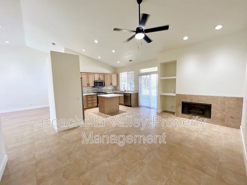 Cathedral City House: 68450 Pasada Rd