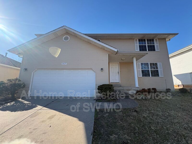 Springfield House: 5637 S Aaron