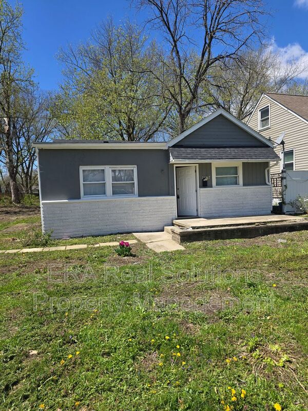 Columbus House: 2707 Woodland Avenue