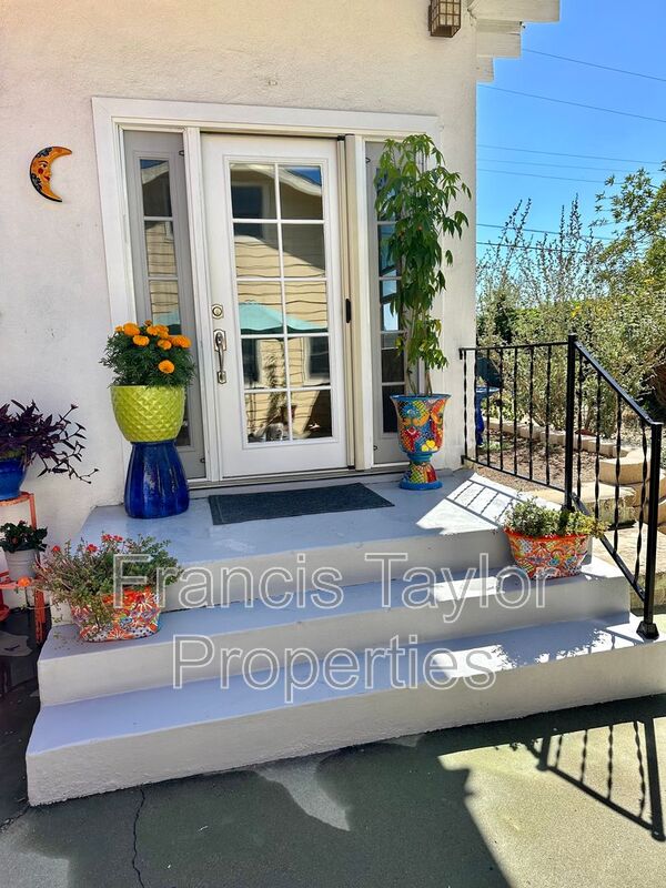 Escondido Condo: 441 E 7th Avenue