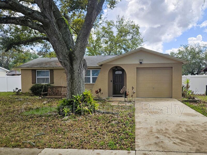 Hudson House: 12218 Shadow Ridge Blvd