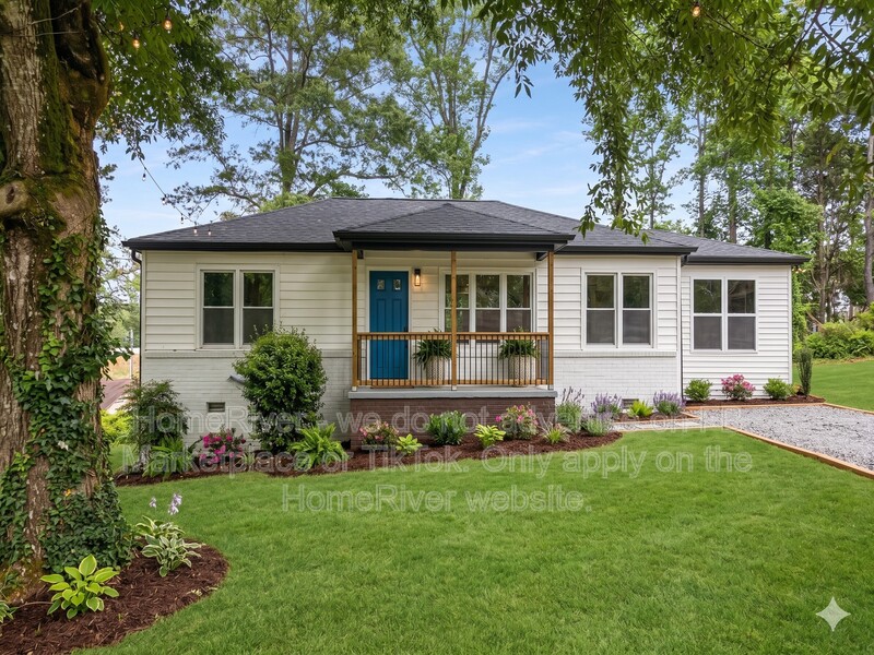 Mableton House: 5205 Silhouette Ln SW