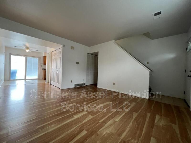 Valparaiso Townhome: 2222 East Glendale Blvd