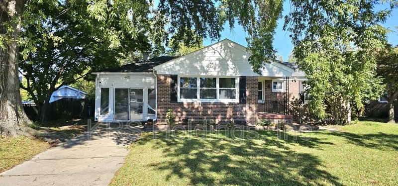 Hampton House: 4 Rhonda Circle