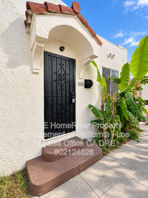 Los Angeles House: 1135 E 67Th St.