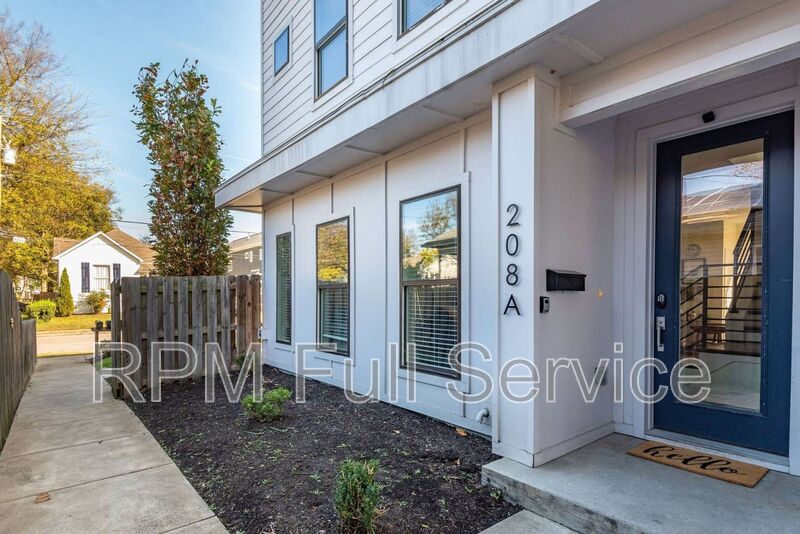 Nashville House: 208 Myrtle Street
