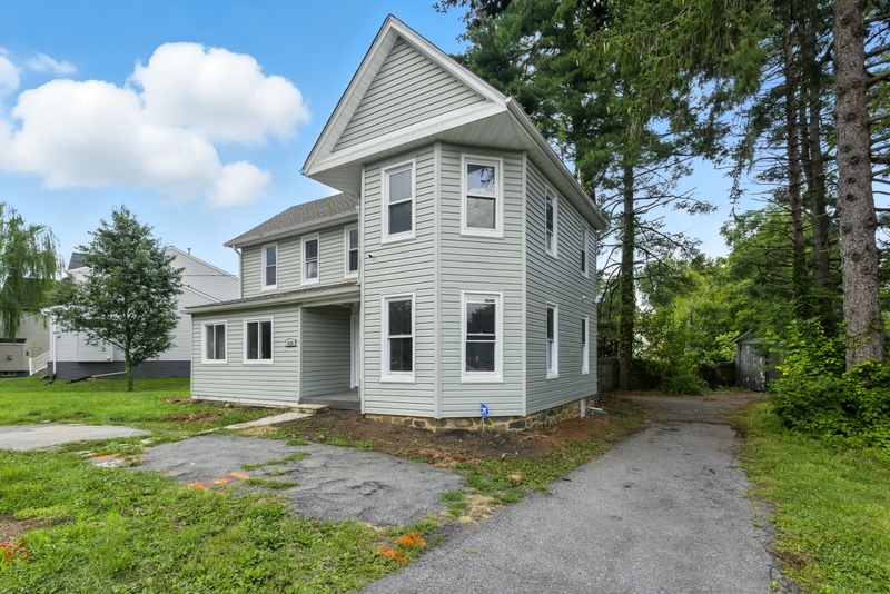 Windsor Mill House: 3220 North Rolling Road