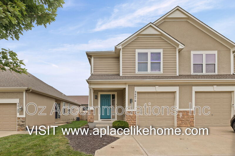 De Soto Townhome: 34076 W 90th Cir