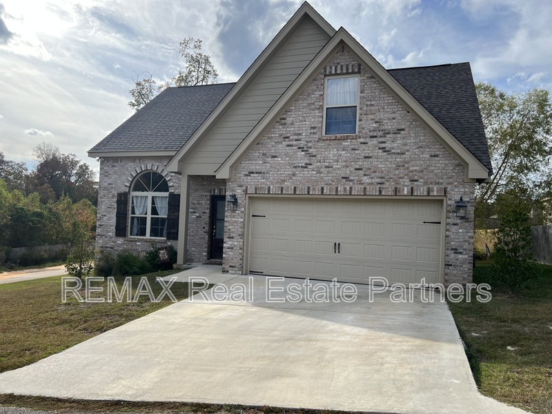 Hattiesburg House: 9 Canyon Oak