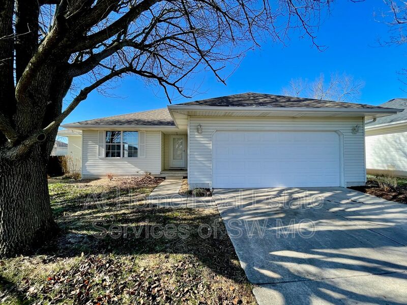 Springfield House: 5543 S Walnut Hill Ave