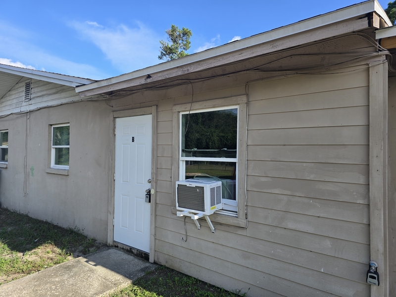 Largo Condo: 1624 Coral Way, Unit B
