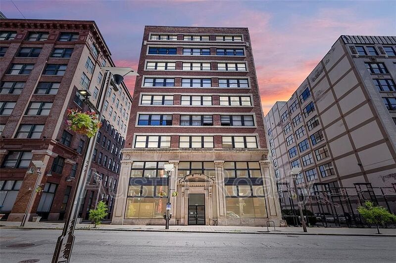 Saint Louis Condo: 1619 Washington Ave