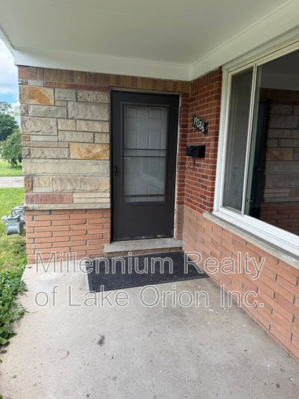 Detroit Condo: 19286 Lahser Rd