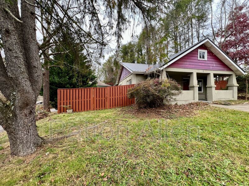 Asheville House: 1 Middlemont Ave