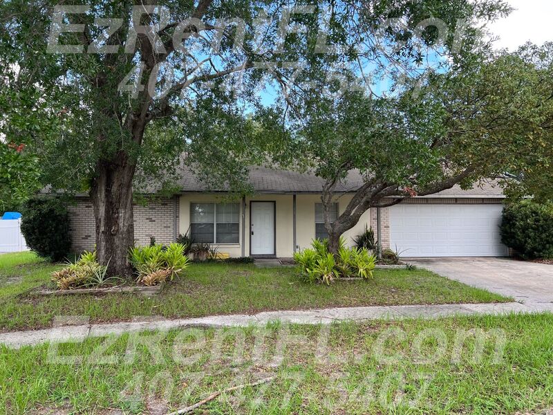 Sanford House: 140 Hazel Blvd