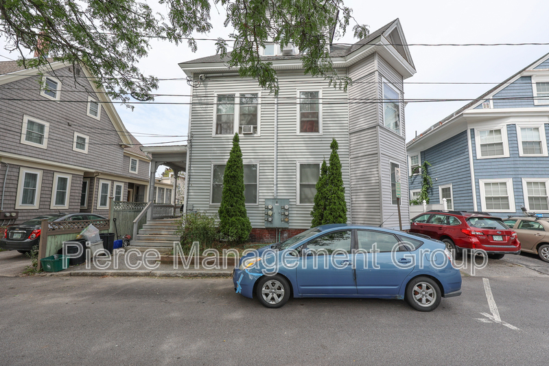 Concord Condo: 6 Blake St