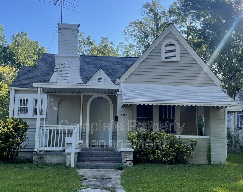 Birmingham House: 8211 Rugby Avenue