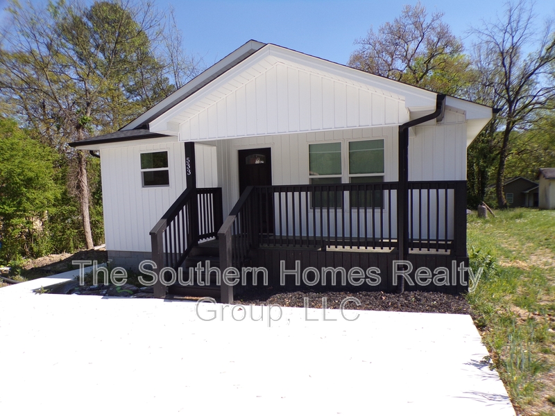 Athens House: 533 Anton Street