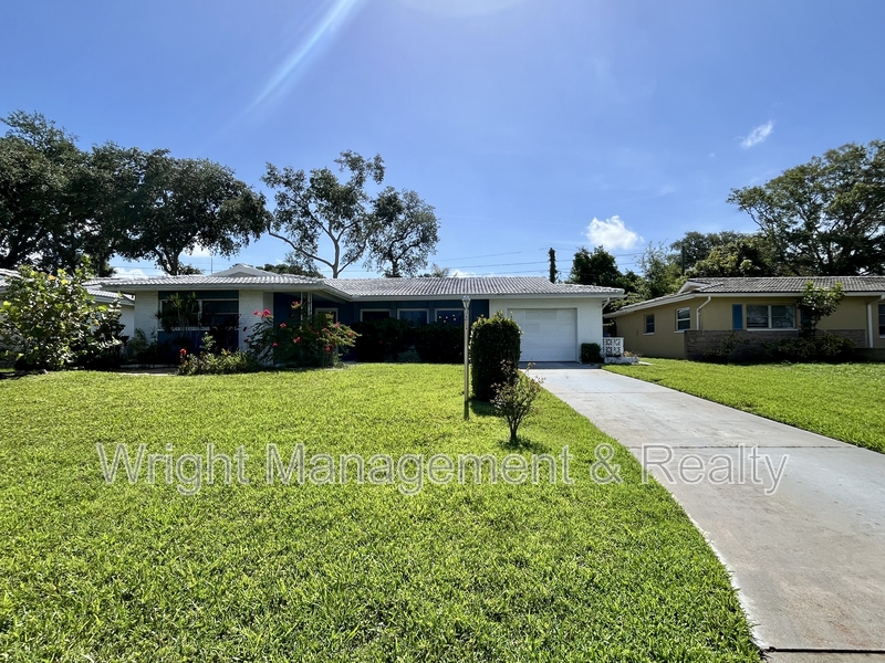 Clearwater House: 2323 Surrey Lane