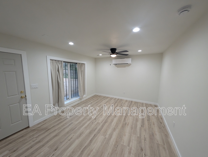 Albuquerque House: 443 Trumbull Ave SE