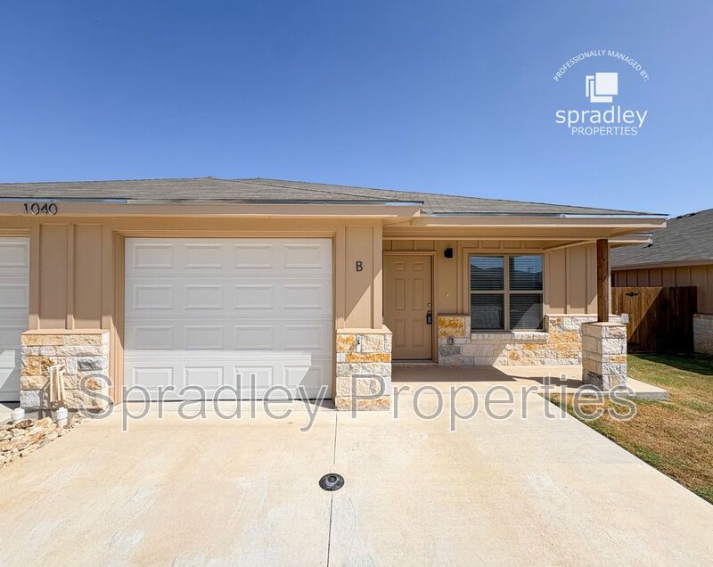 Belton Condo: 1040B Mason Dr