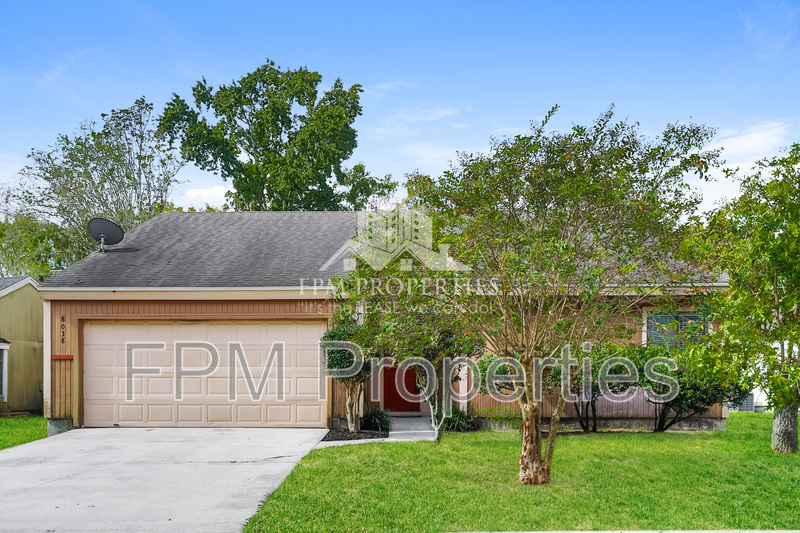 Jacksonville House: 8038 Loch Lomond Lane