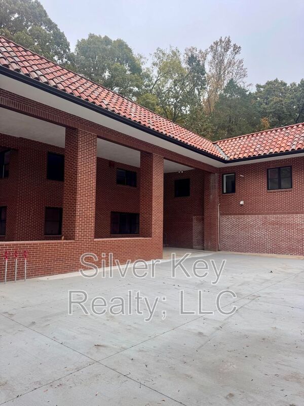 Athens Condo: 2113 Old Madison Avenue