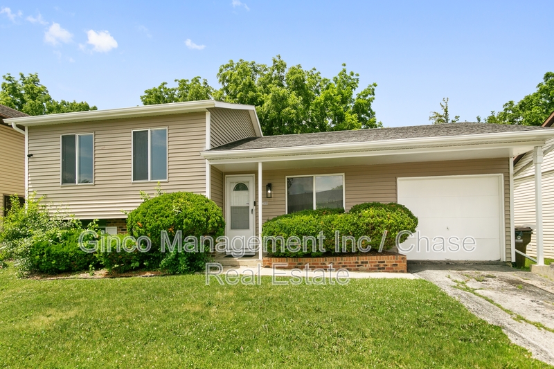 Hazel Crest House: 18200 Fountainbleau Drive