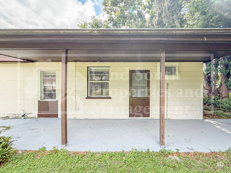 Lakeland House: 1030 Lakewood Court