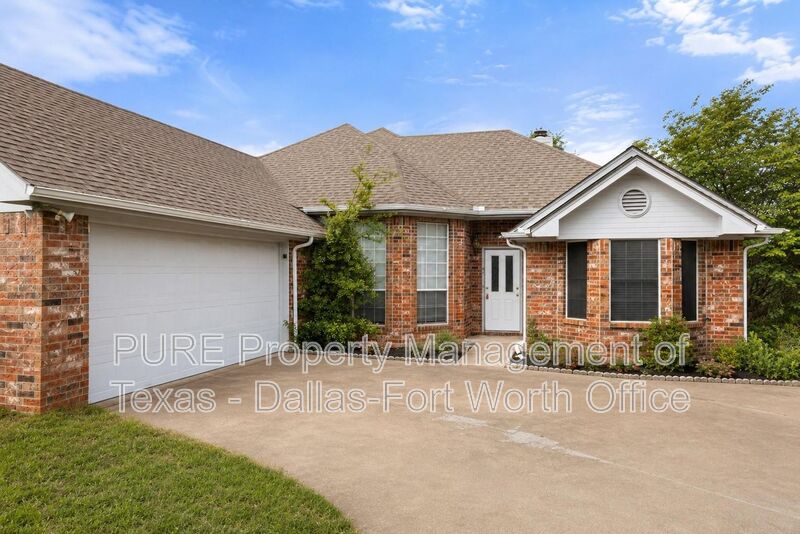 Granbury House: 3905 Frisco Cir