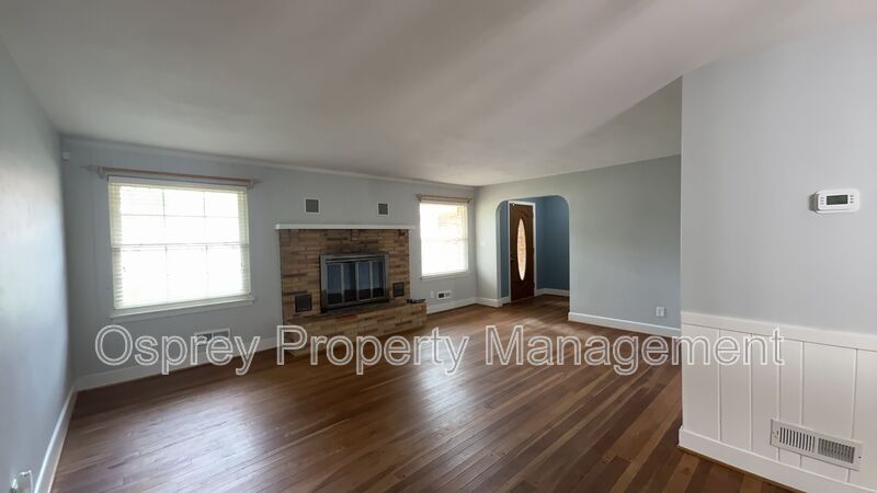 Spacious Brick Ranch Single Family Home!  - Photo 7