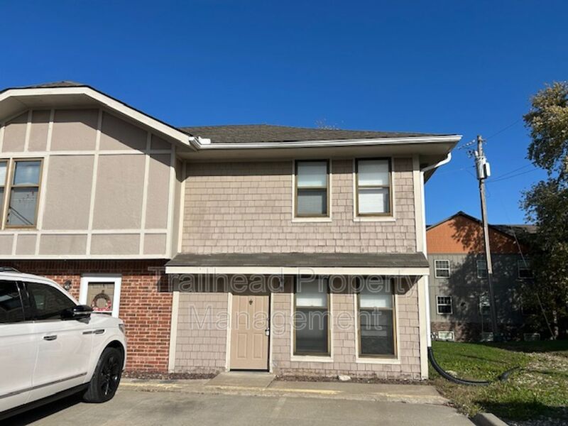 Ferrelview Townhome: 219 N Garrison Ave