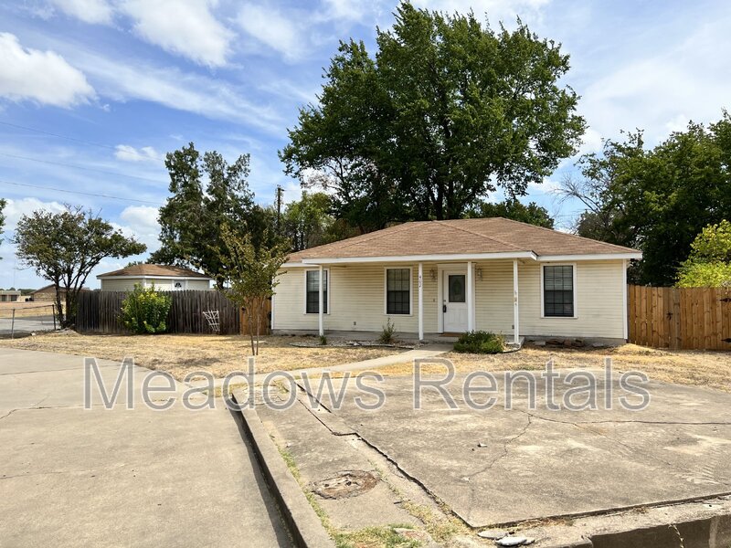 Lorena House: 407 N Bordon St
