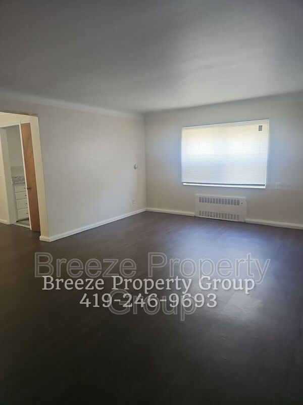 Toledo House: 2445 W Bancroft St