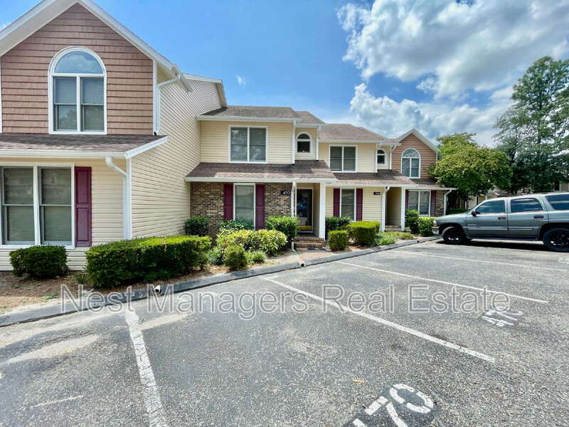 Fayetteville Townhome: 470 Lands End Rd