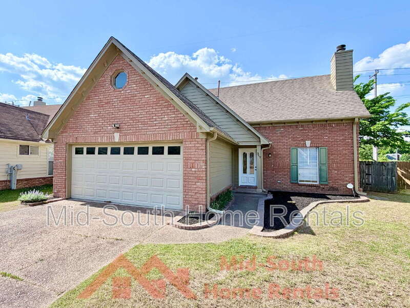 Memphis House: 347 Port Douglass Cv