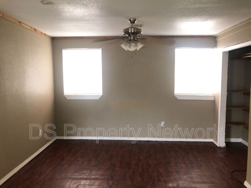 Request a Viewing for 1610 NW 11th St - Tenant Turner