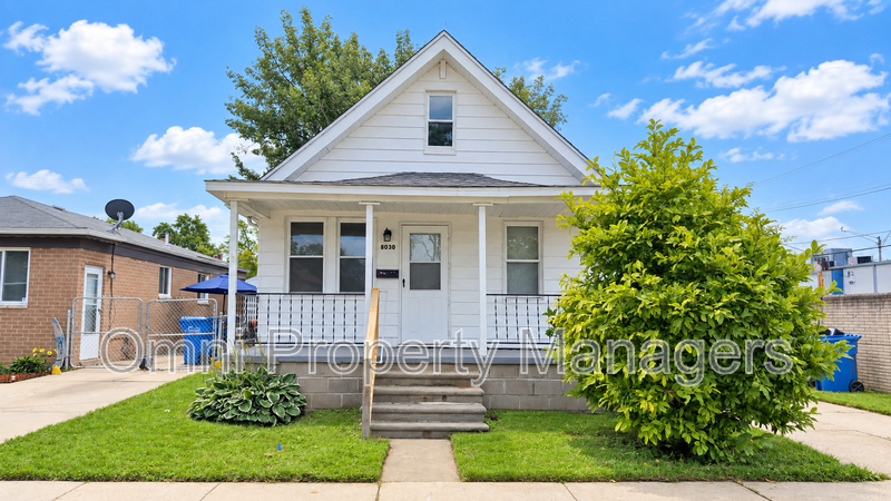 warren House: 8037 Chalmers Ave