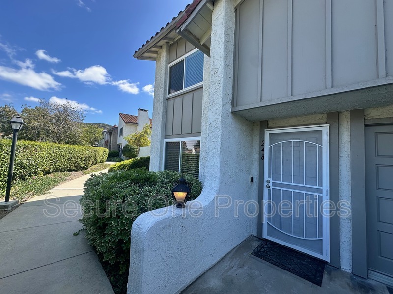 Thousand Oaks Townhome: 248 Green Heath Place