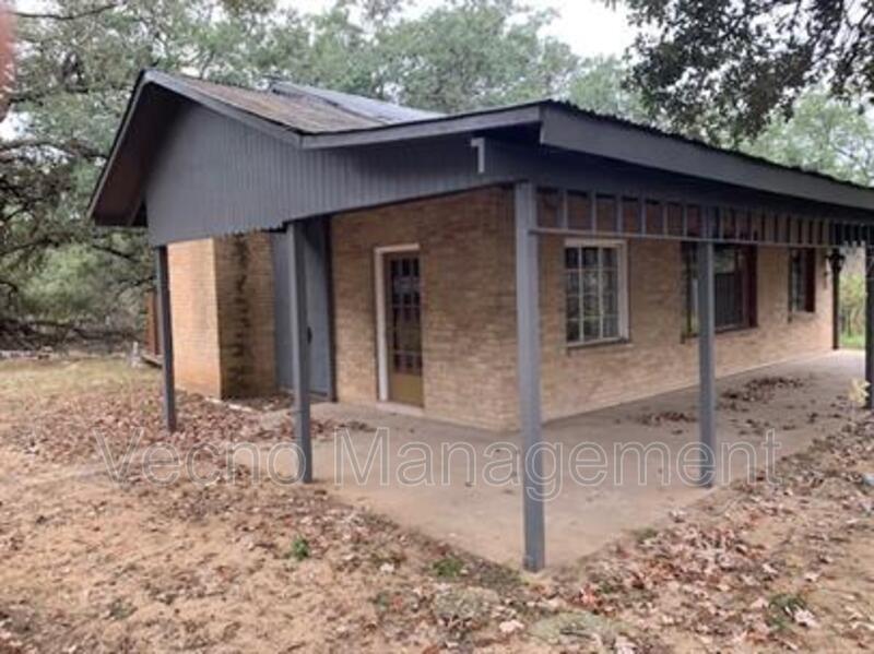 Poteet House: 16055 Texas 16 - 38