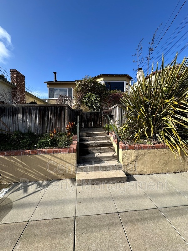 Monterey House: 254 Larkin