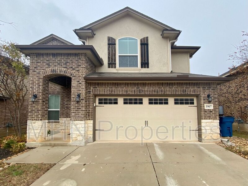 Luxurious 4 bed/3 bath in desirable gated community, Wortham Oaks, in North San Antonio. - Photo 1