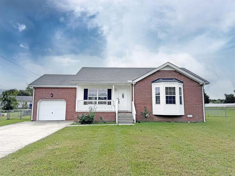 Clarksville House: 1212 Kendall Drive