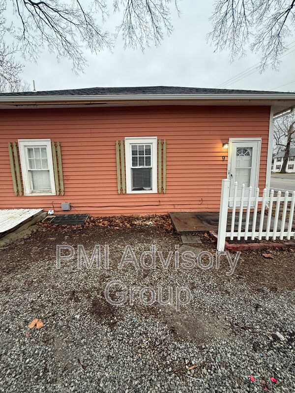 Silver Lake House: 308 Chestnut St