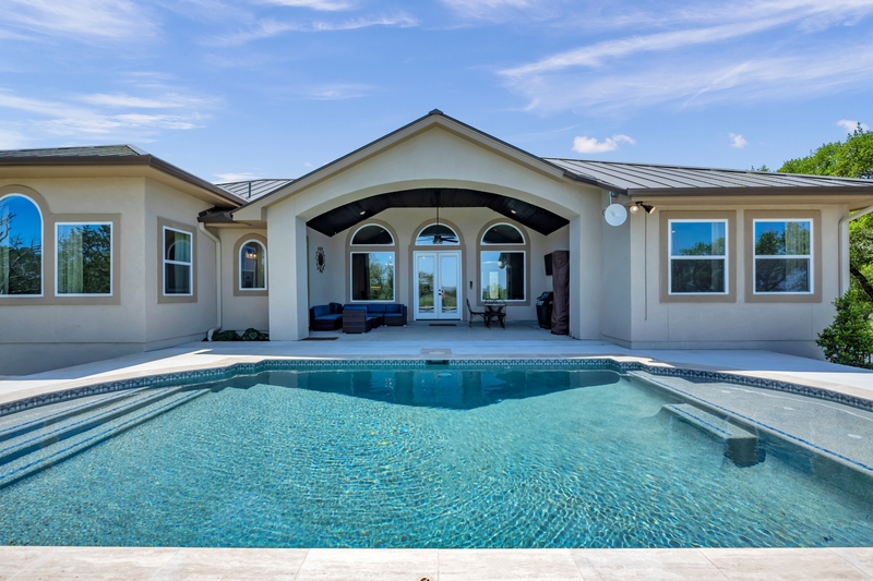 Horseshoe Bay House: 200 Mt Dew