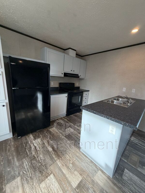 Republic House: 7534 US-60