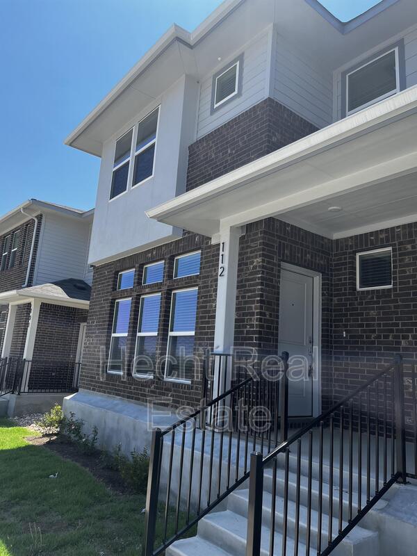 Leander Condo: 605 West South Street - B