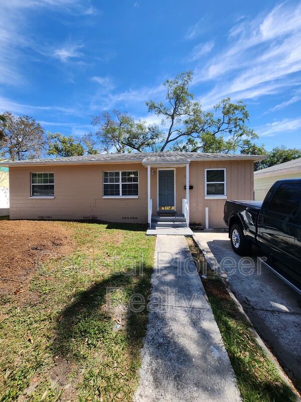 St. Petersburg House: 2524 19th St S