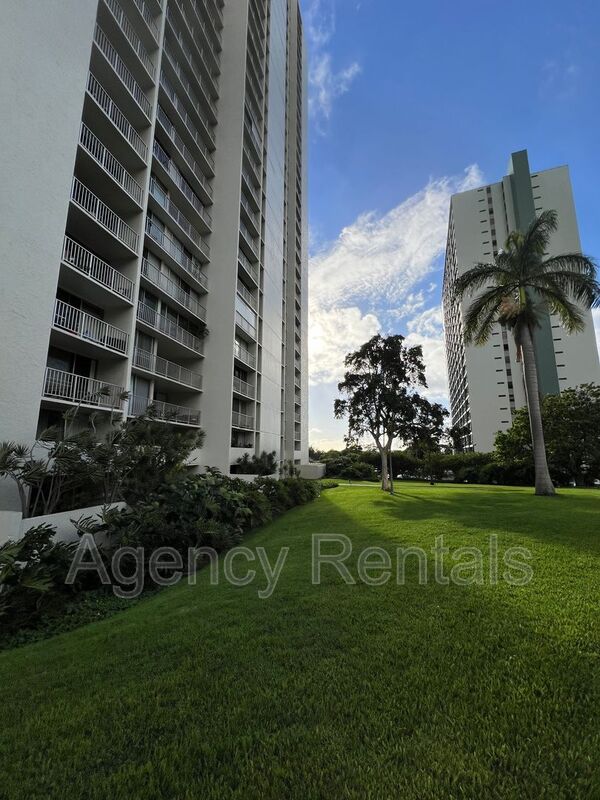 Aiea House: 98-410 Koauka Loop 12A