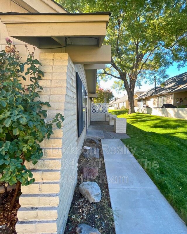 Sparks House: 1664 Manchester Way